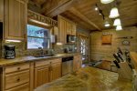 Reel Creek Lodge - Fully Equipped Kitchen 